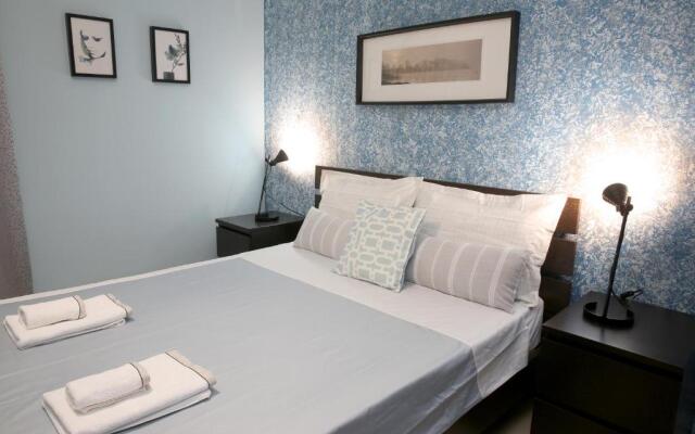 930m to Beach-2 Bedroom+Veranda-Perfect Located