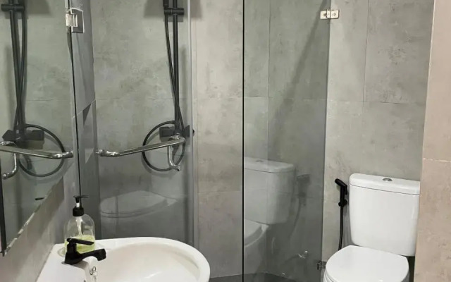 Cozy 2BR Apt Right Next to Central Park Mall