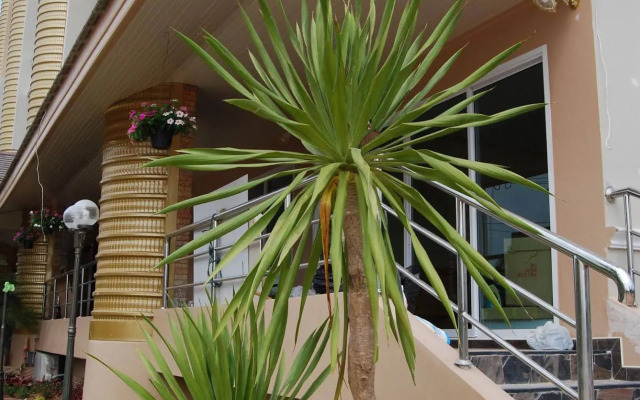 Preechana Golden Place Serviced Apartment