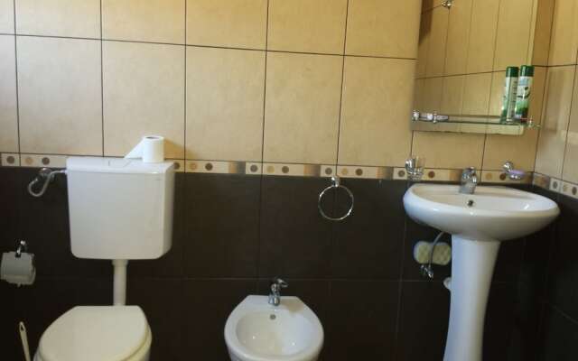 Hoxha rooms