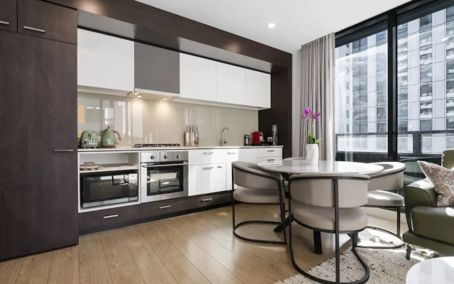 Sleek Southbank 2-bed Apartment With Balcony Views – Guest Rooms – Melbourne