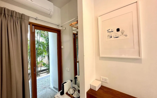 SUNKISS pool.bed.cafe