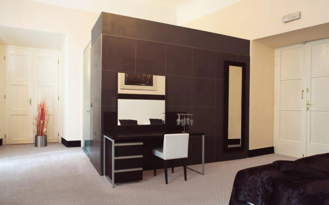 Old Town Square Residence by Emblem