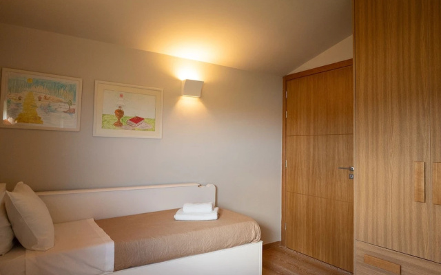 Villa - Sleeps 10 - Pool - Parking - Pool Table