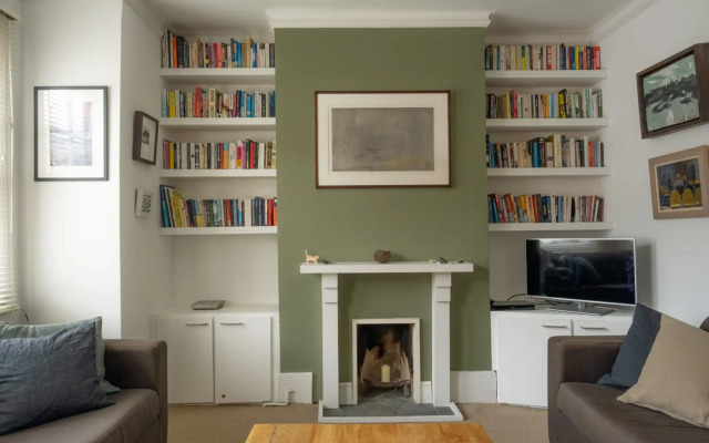 Bright Stockwell Apartment