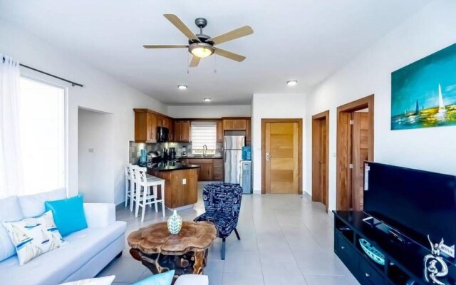 Professionally Decorated Open Concept Villa