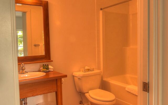 Waters Edge Shoreside Suites