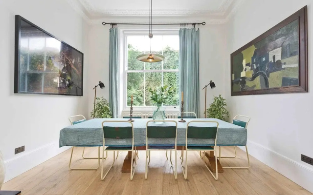 Gorgeous & Grand 5 Bed House, Holland Park
