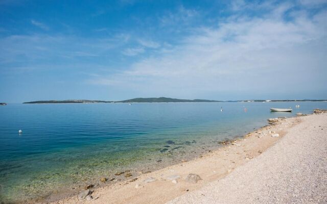 Nice Apartment in Brodarica With 3 Bedrooms and Wifi