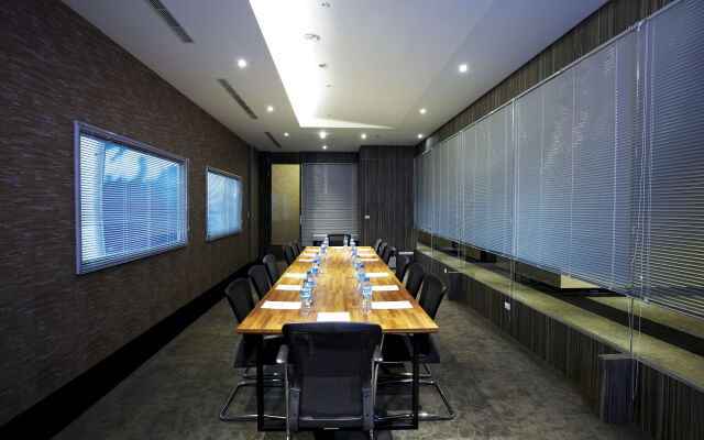 Airline lnn Green Park Way