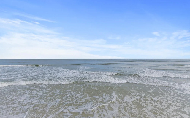 Colony Beach Club 101