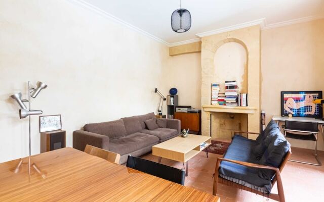 Retro apartment with garden by GuestReady