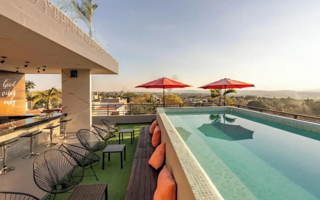 Loft with Pools and Rooftop Sky Bar