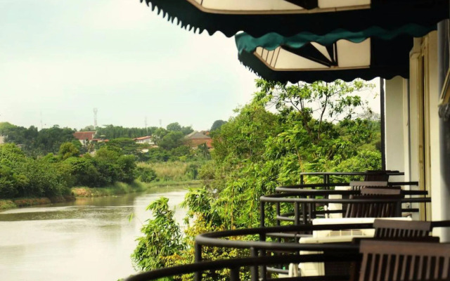 Opulent River Face Hotel