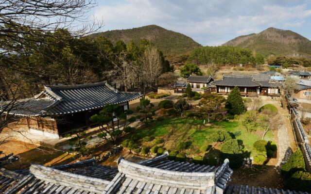 Mookgae Seowon(Manhuejeong)