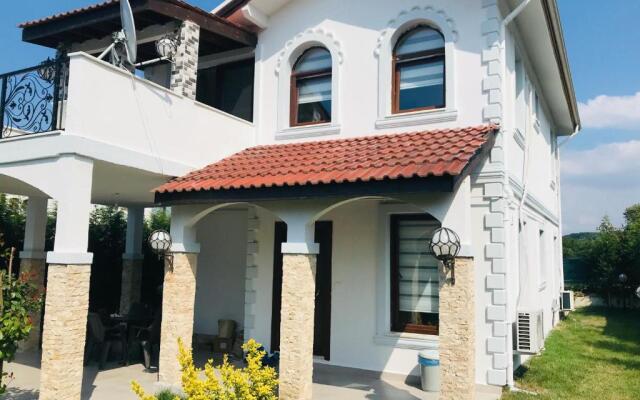 Sapanca Manzara Villa 1 Isıtma Havuzlu