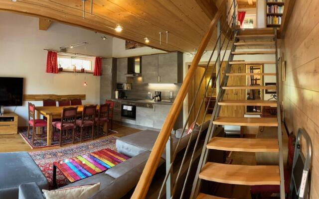 Chalet Salzburg, Dienten