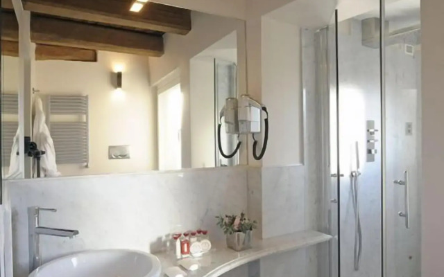 Trevi Palace Luxury Inn