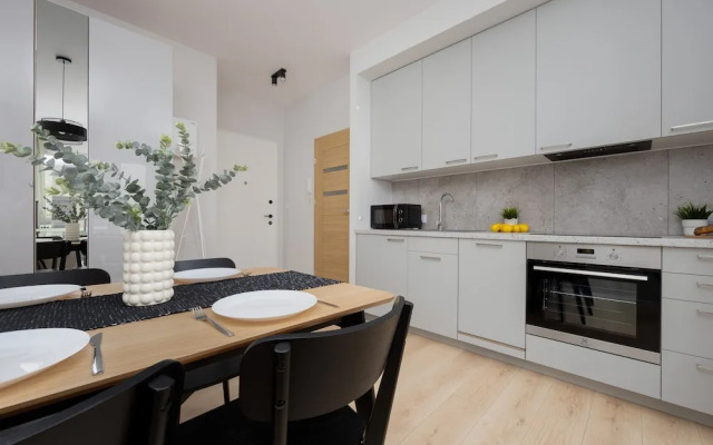 Apartment With Parking by Renters