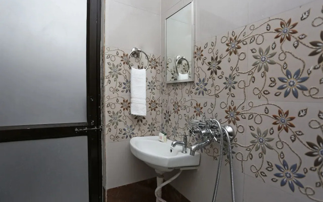 OYO 14920 Blue Heart Guest House
