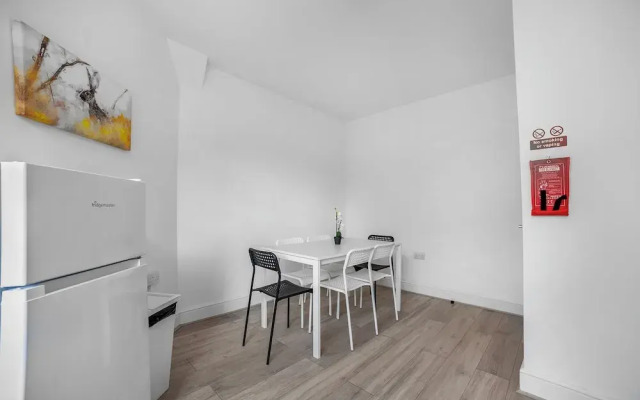 Stylish Stay 2-bed by Tower of London