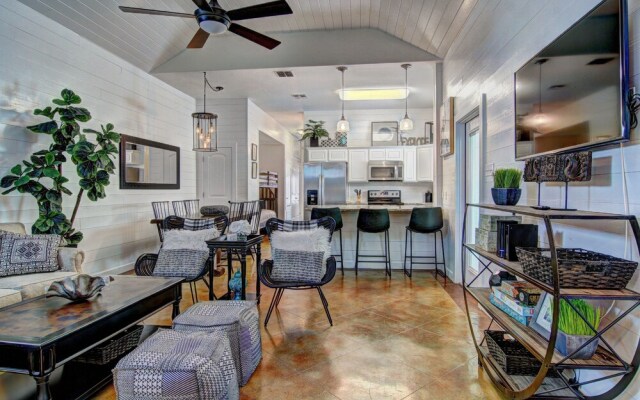 7th Sunrise 3 Bedroom Condo by RedAwning