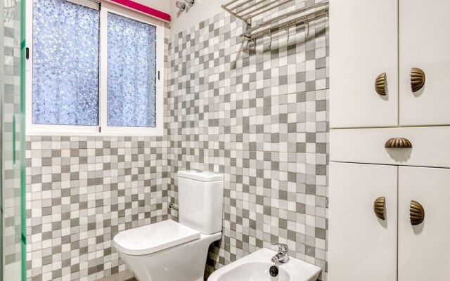 Snug Apartment in Sevilla near Plaza del Cabildo