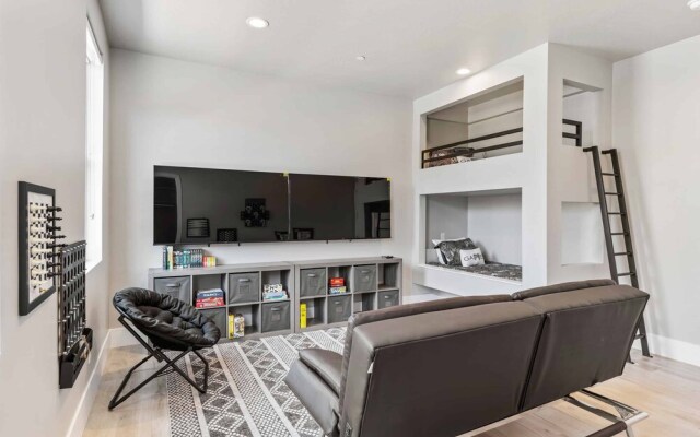 Slice Of Heaven 6 Bedroom Home
