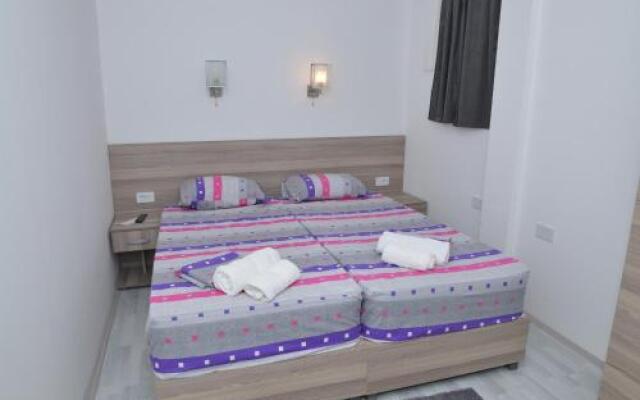 Atina Lux Hostel