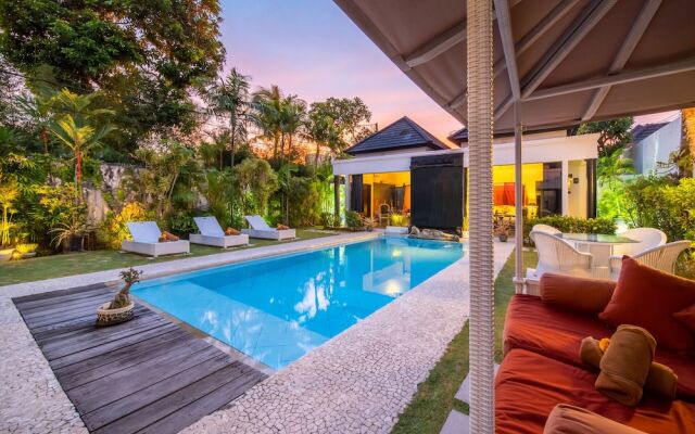 Serene 4br Seminyak Villa with Tropical
