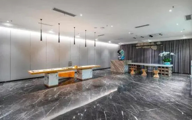 Xichang Yuehaili Wetland Hotel (Qionghai 17 Degrees Branch)