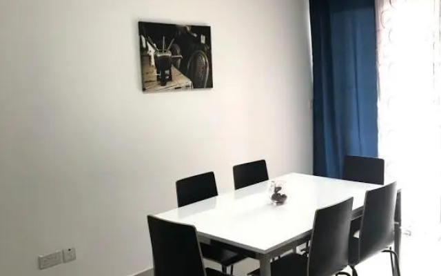 Luqa Apartment - 5 mins from Airport