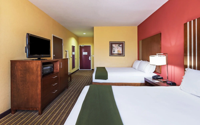 Holiday Inn Express & Suites Cleveland