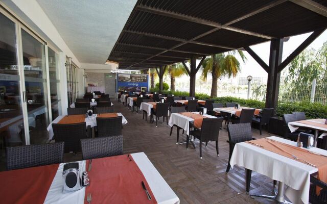 Adella Side Hotel