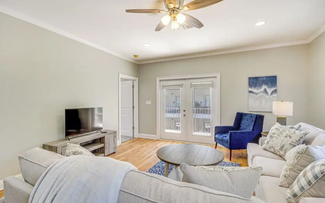 Bright Biloxi Condo: Walk To The Beach!