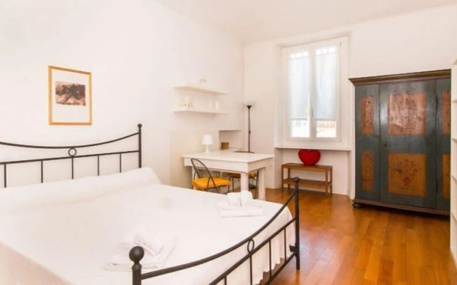 Pozzo Strada Bright Apartment - with Balconies