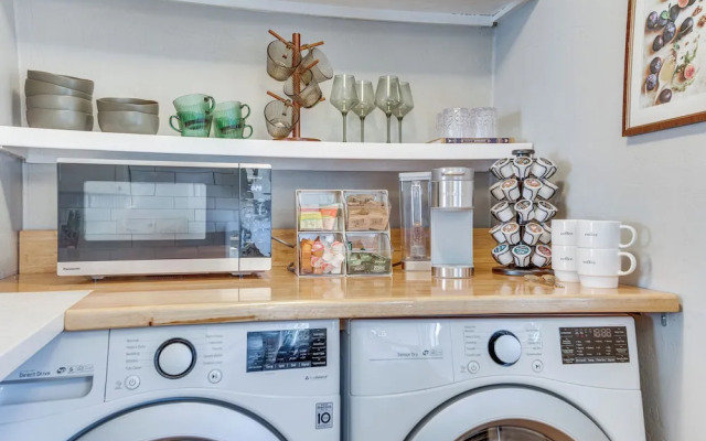 Centrally Located Burbank Duplex Near Hollywood!