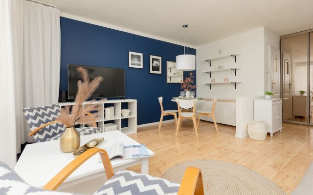 Warsaw Center Apartment by Renters