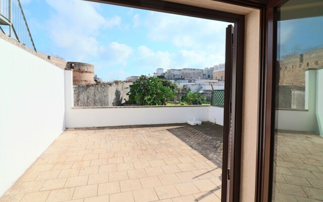 Flat Desirè Close To Beaches with Sight Castle, Terrace, Wi-Fi