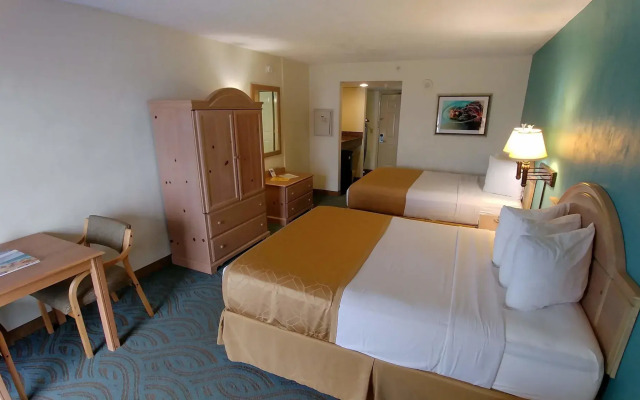 Tropical Winds Oceanfront Hotel