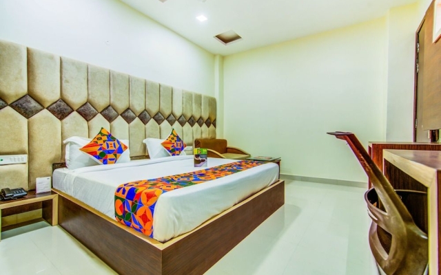 Fabhotel Nayyar Inn