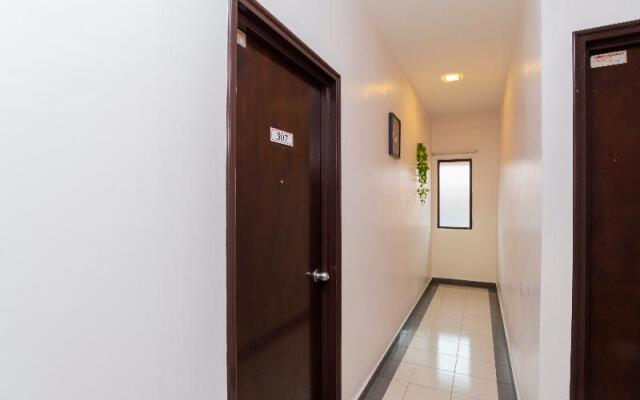 OYO 44027 Golden Horse Hotel