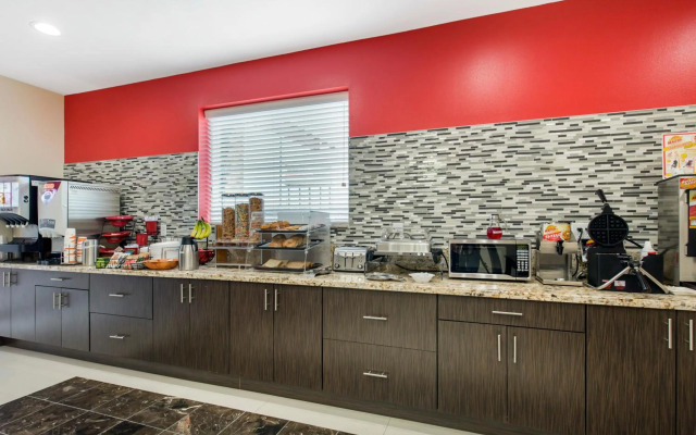 Econo Lodge Inn & Suites Houston Willowbrook