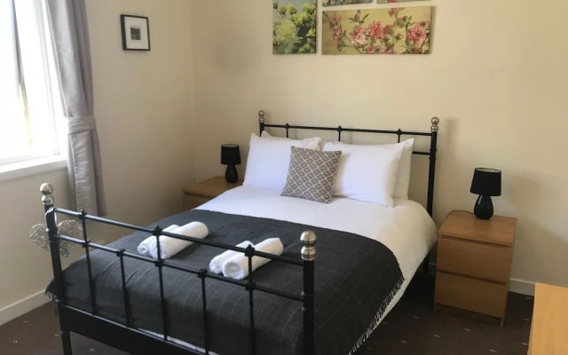 Crags View Apartment