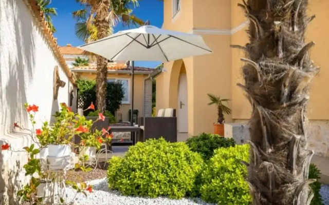 Pretty Apartment Near Golf Course