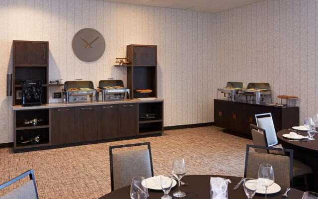 H  Los Angeles, Curio Collection by Hilton