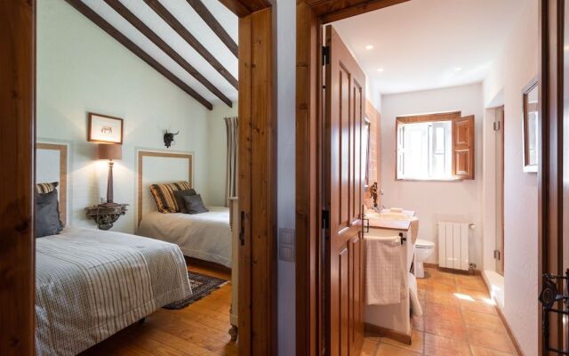 Rosa Estates The Farmhouse & Stables