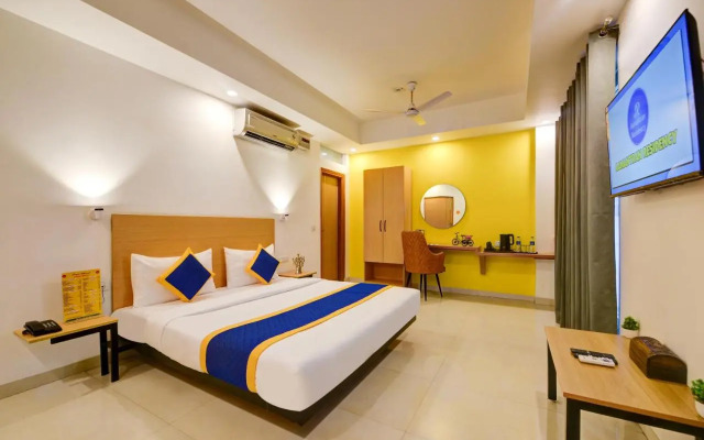OYO Rooms 813 near Omaxe City Centre