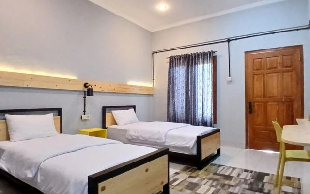 Kenewae Living Near Alun-Alun Wonosari Mitra RedDoorz – Guest Rooms – Wonosari