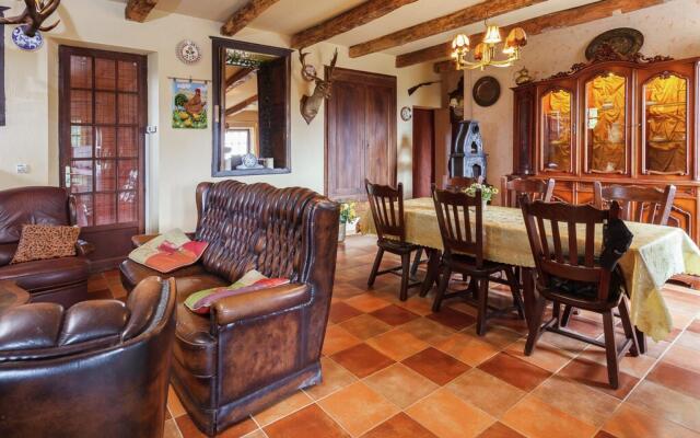 Authentic Holiday Home in Puy-l'evêque With Swimming Pool